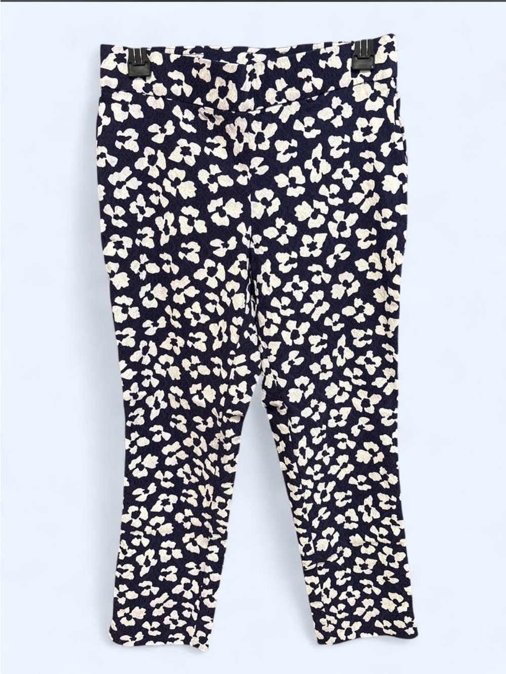 Jones New York Navy and Cream Floral Capris